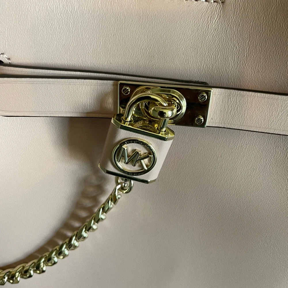 Micheal Kors bag - Picture 2 of 5